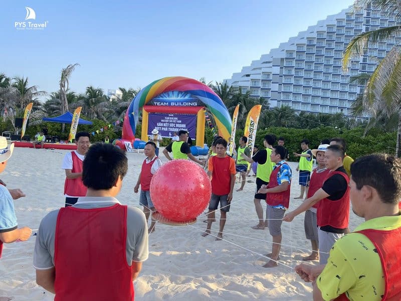 Tham gia teambuilding trên biển Cam Ranh