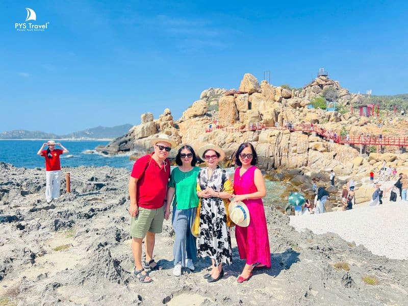 Tham quan Hang Rái trong tour Vĩnh Hy Bình Hưng