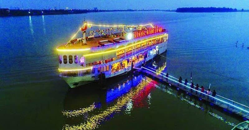du thuyền trên sông lam