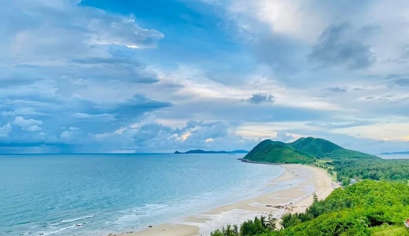 Toàn cảnh bãi Quan Lạn