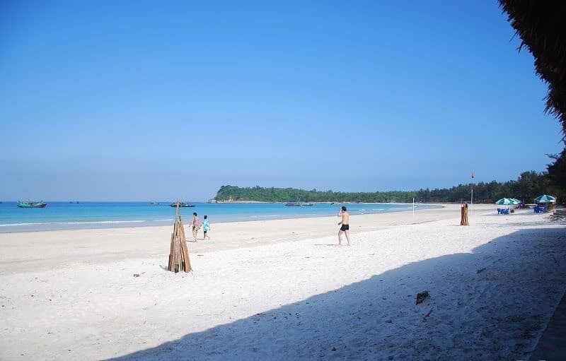 Viên ngọc xanh bãi Minh Châu