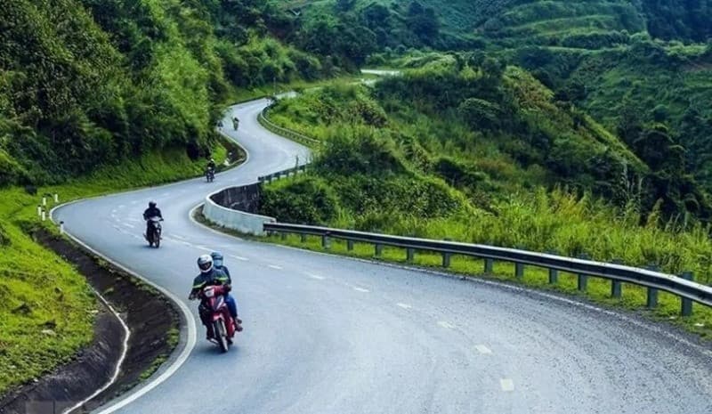 Xe máy đi quan lạn