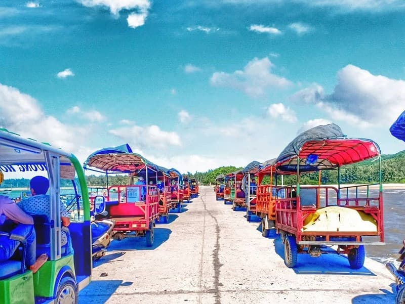 xe tuk tuk là phương tiện tiện lợi và tiết kiệm