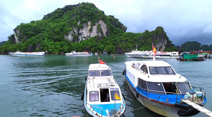 Tàu đi Quan Lạn