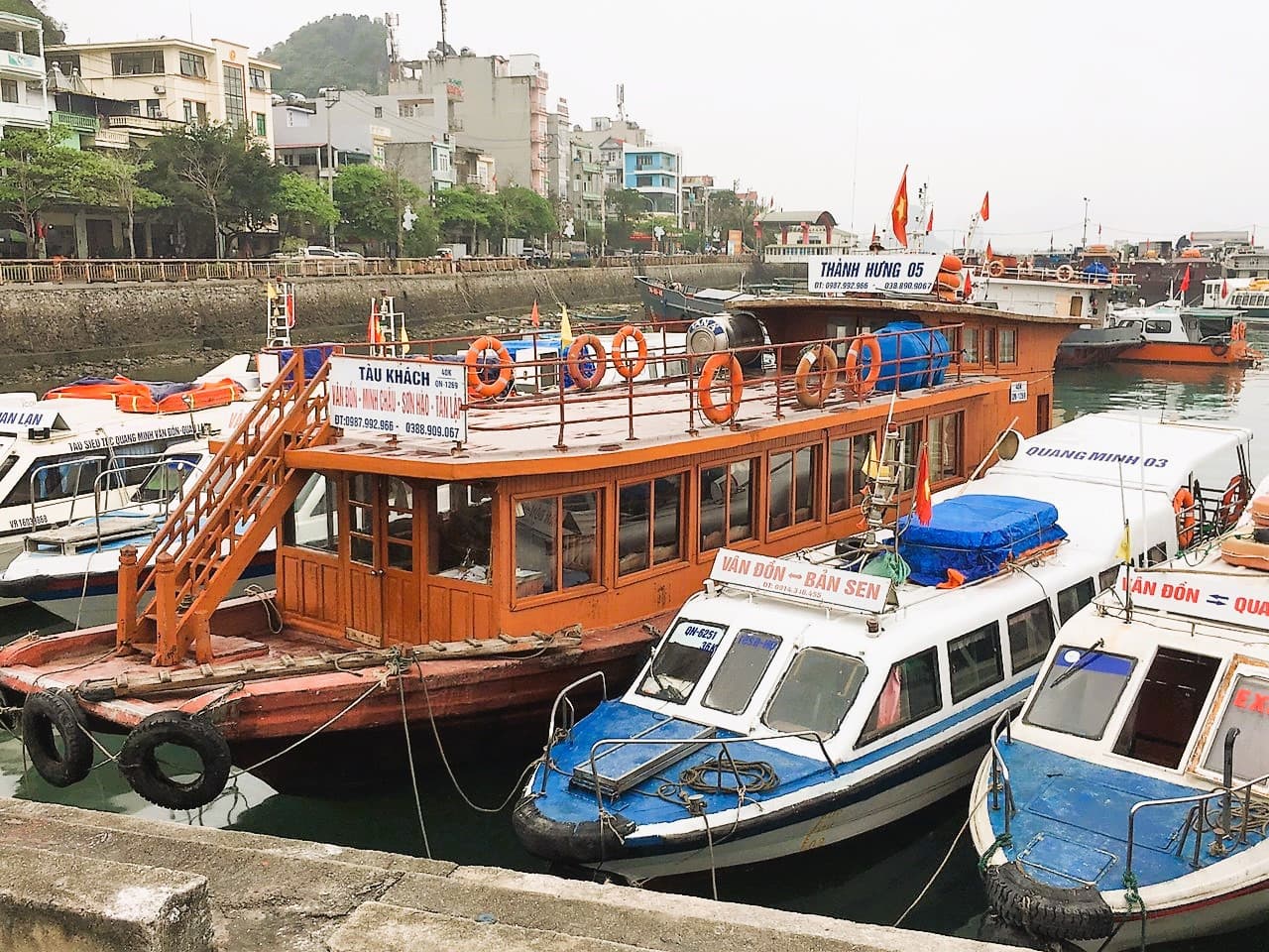 Tàu gỗ đi Quan Lạn