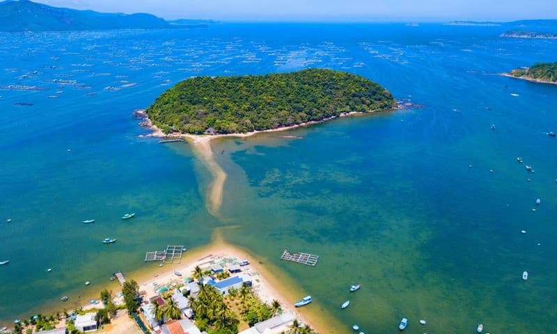 Đảo Nhất Tự Sơn Phú Yên