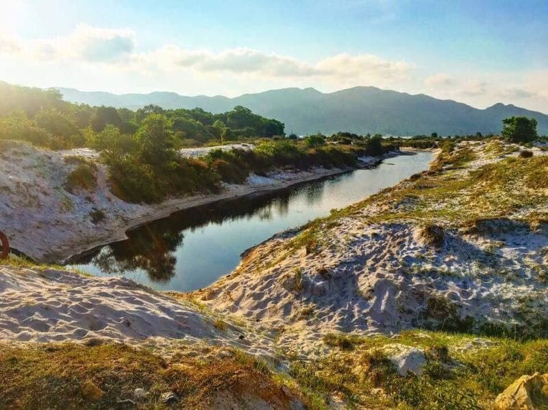dòng sông cát trắng