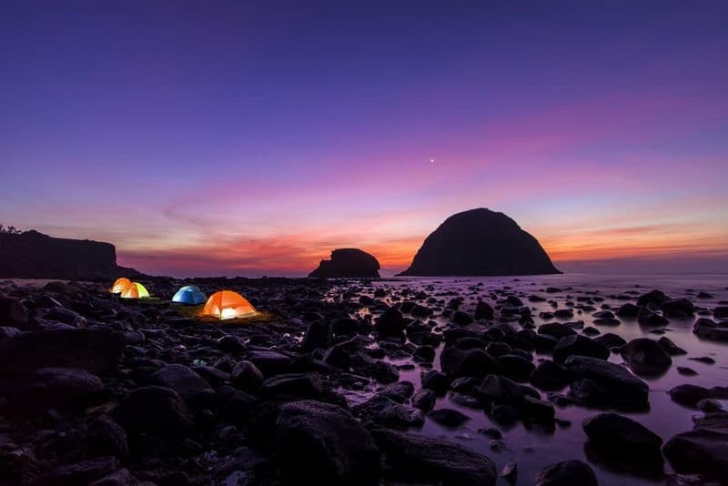 Hoàng hôn trên Hòn Yến