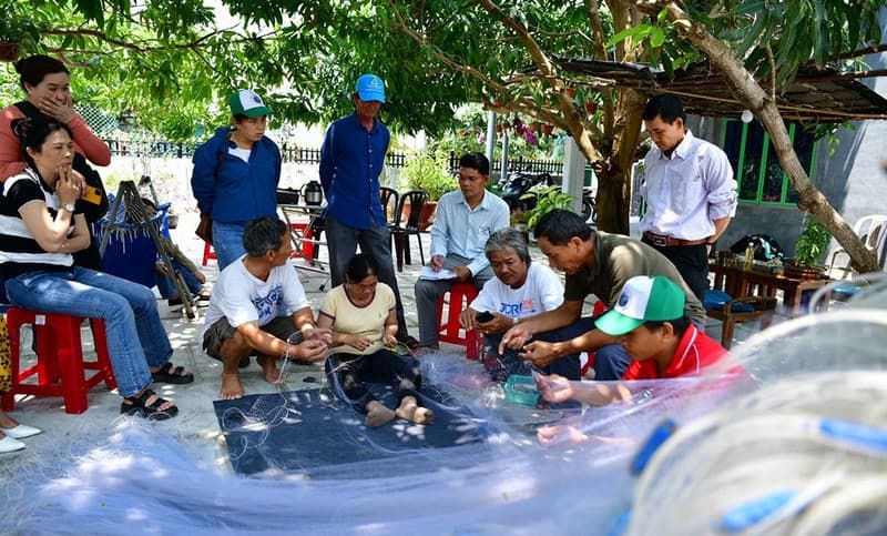 Tìm hiểu nghề đan lưới tại làng chài ở Phú Yên