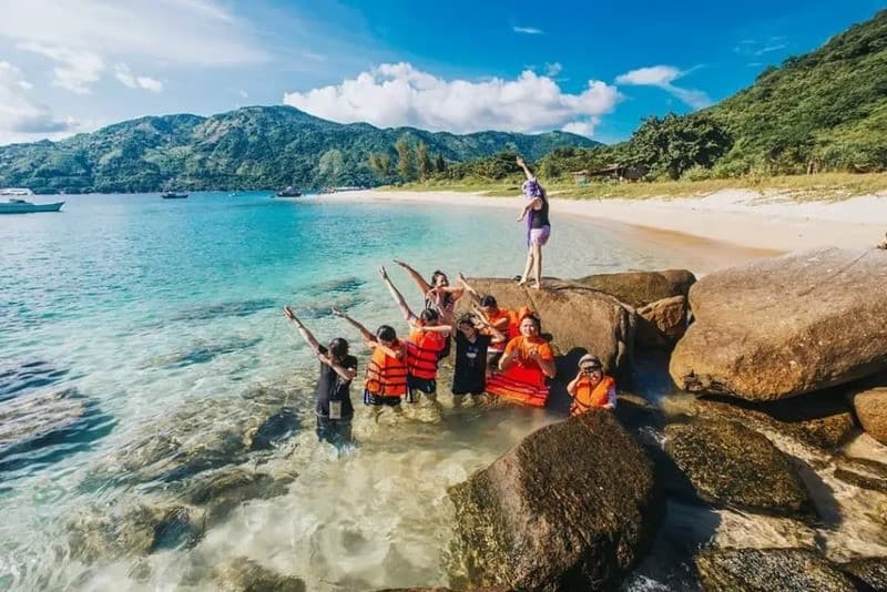 Tắm biển vui chơi tại Vũng Rô
