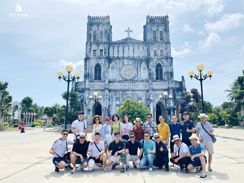 Tham quan nhà thờ Mằng Lăng du lịch Phú Yên