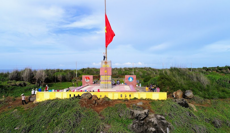 Cột cờ Phú Quý