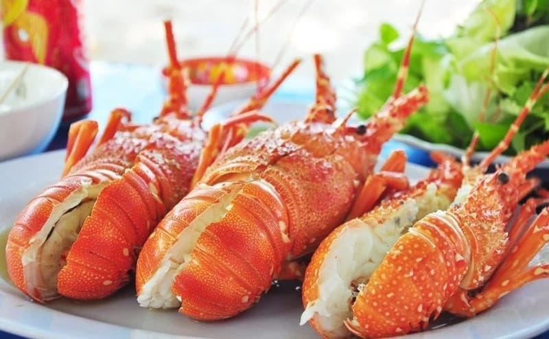 Tôm hùm món ăn “sang chảnh” tại Phú Quý