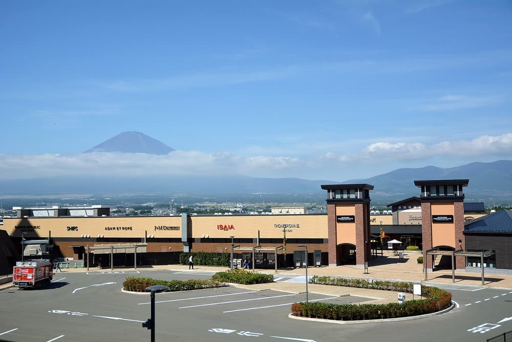 Mua sắm tại trung tâm thương mại Gotemba Outlet