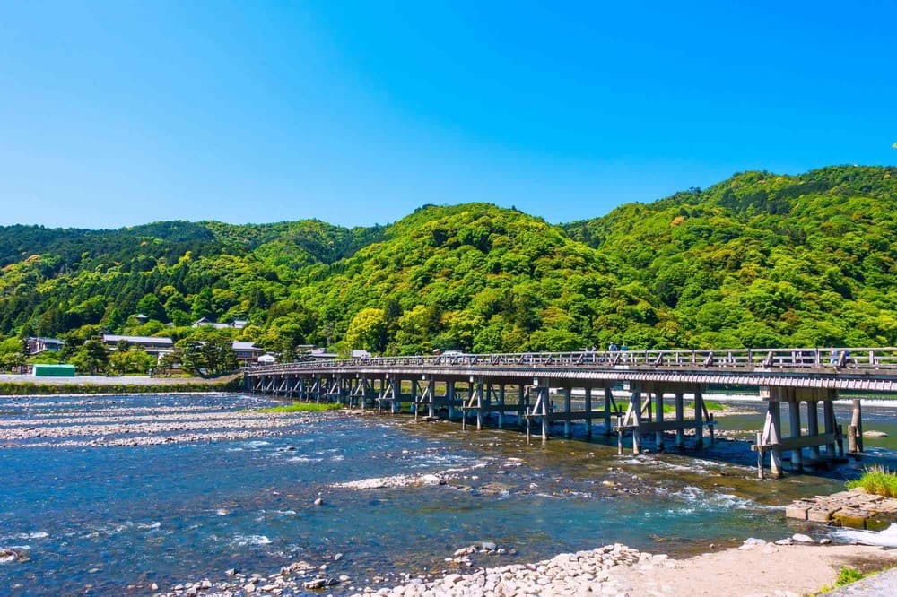 Tham quan cầu Togetsukyo trong tour Nhật Bản 2/9