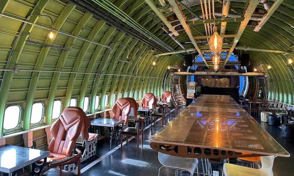 Thưởng thức cà phê trên chiếc Boeing 747