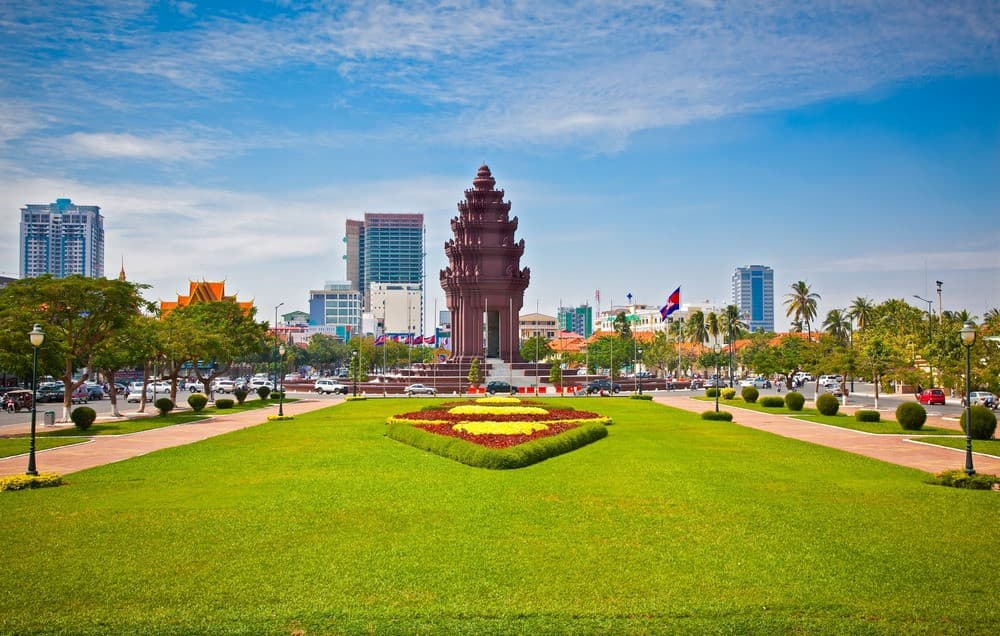 Tham quan đài Độc Lập Campuchia