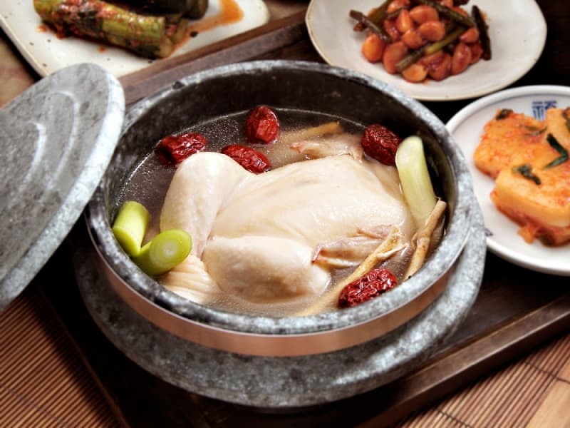 gà hầm sâm samgyetang