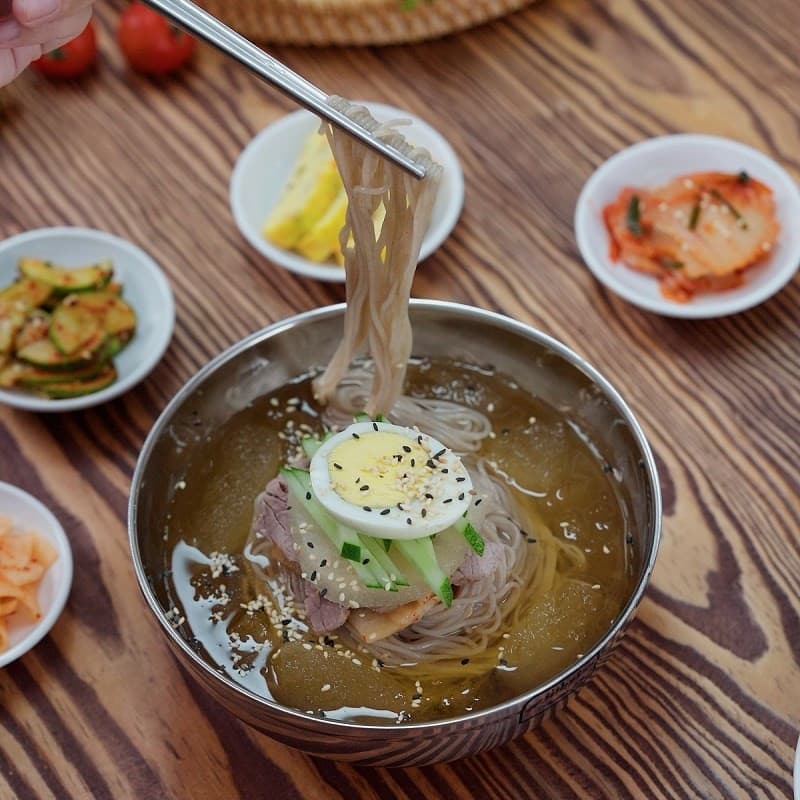 mì lạnh naengmyeon