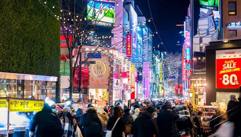 Khu cho Myeongdong vao Giang sinh