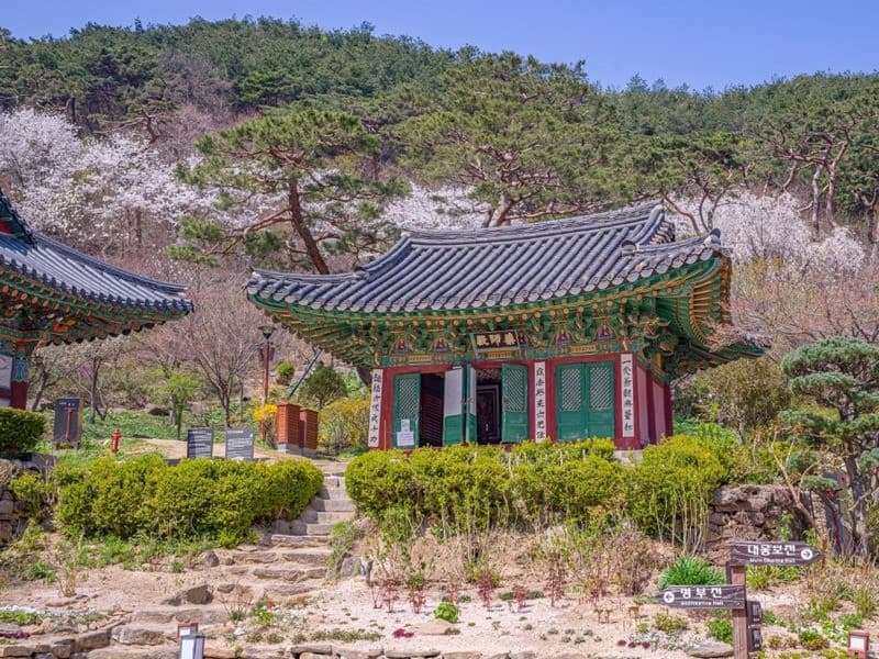 Ngôi chùa Jeondeungsa
