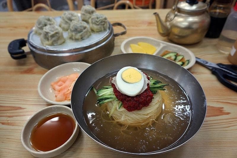 Thưởng thức mì lạnh khi du lịch Busan