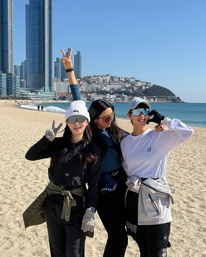 Chụp ảnh tại biển Haeundae Busan
