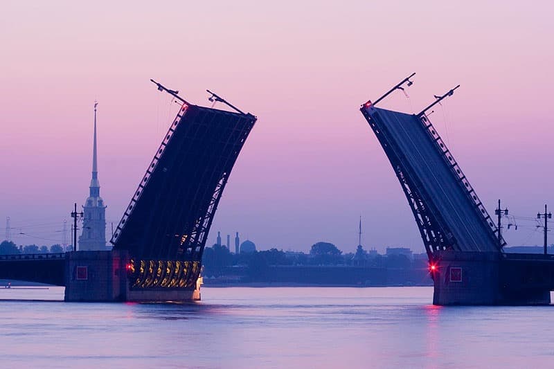 Cầu mở ở Saint Petersburg