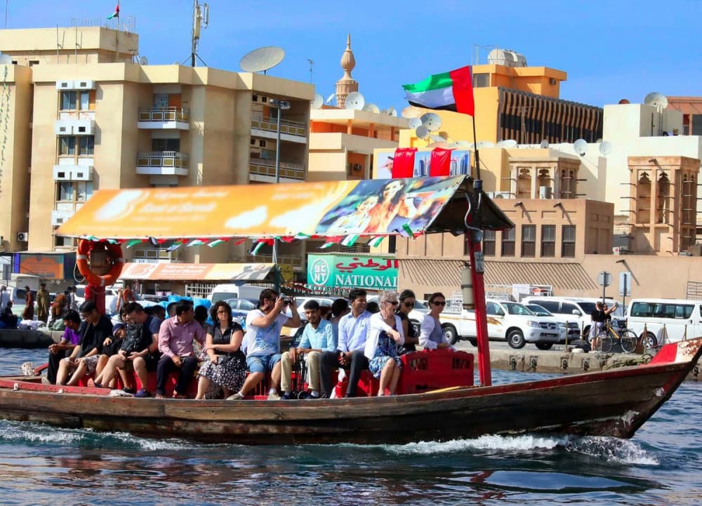 Taxi nước trên con lạch Dubai