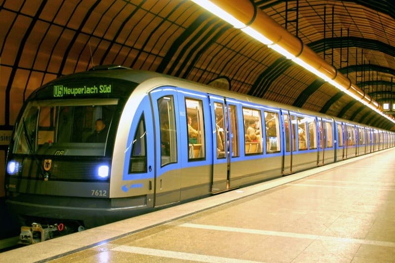 tàu điện ngầm (U-Bahn)