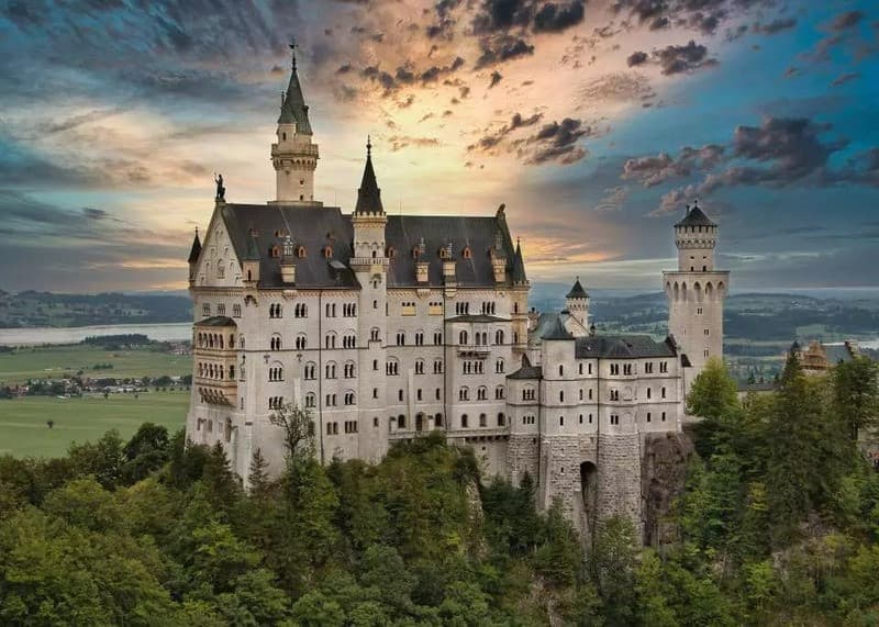 Lâu đài Neuschwanstein - xứ sở cổ tích xây bởi vị “Vua Điên” 
