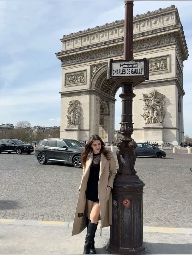 Check in Khải Hoàn Môn Paris