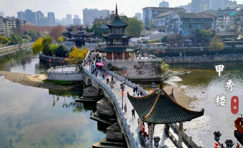 giáp tú lầu