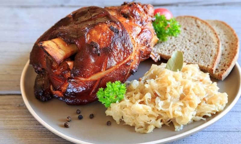 giò heo bắp cải muối dưa chua