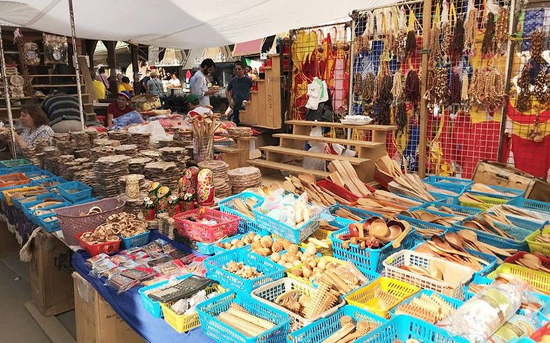 Chợ lưu niệm Vernhisad