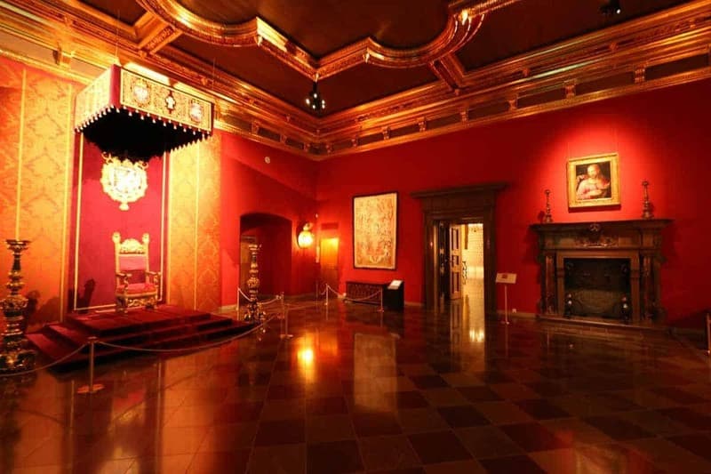 Du khách sẽ phải choáng ngợp về vẻ đẹp của cung điện Grand Dukes