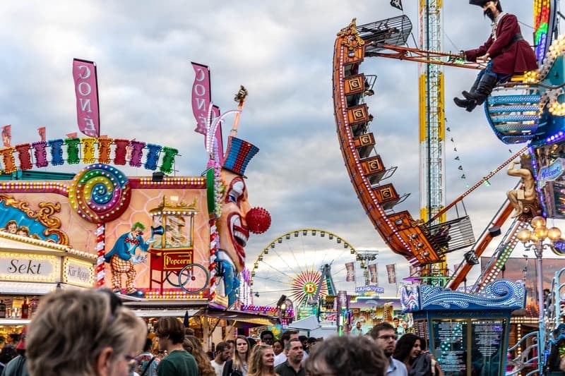 Du khách có thể khám phá nét ẩm thực và văn hóa tại Schueberfouer