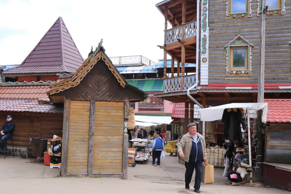chợ lưu niệm Vernhisaz