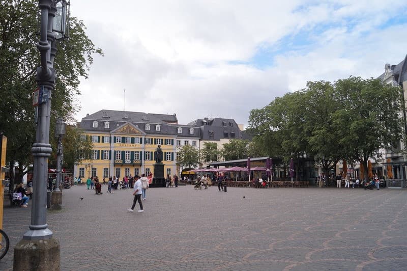 Quảng trường Munsterplatz ở Bonn Đức