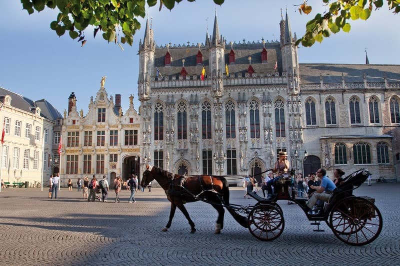Cưỡi ngựa tại thành phố Bruges