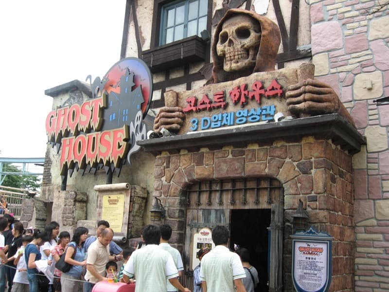 Nhà ma ở lotte world hàn quốc
