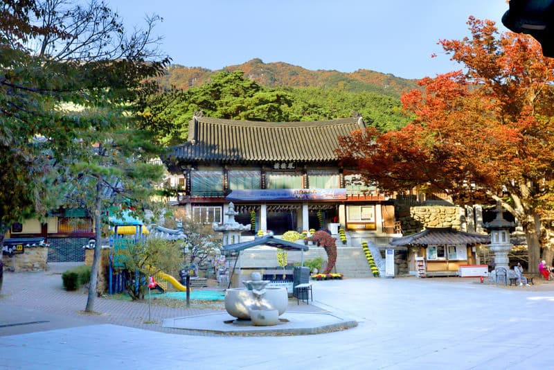 Đền Donghwasa