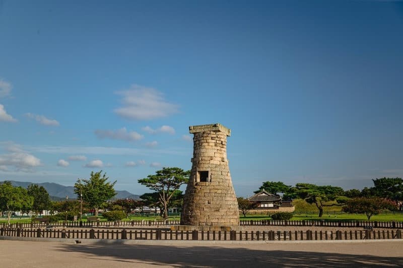 đài quan sát cheomseongdae ở gyeongju