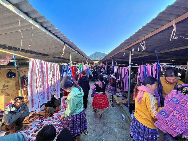 chợ phiên bản lác