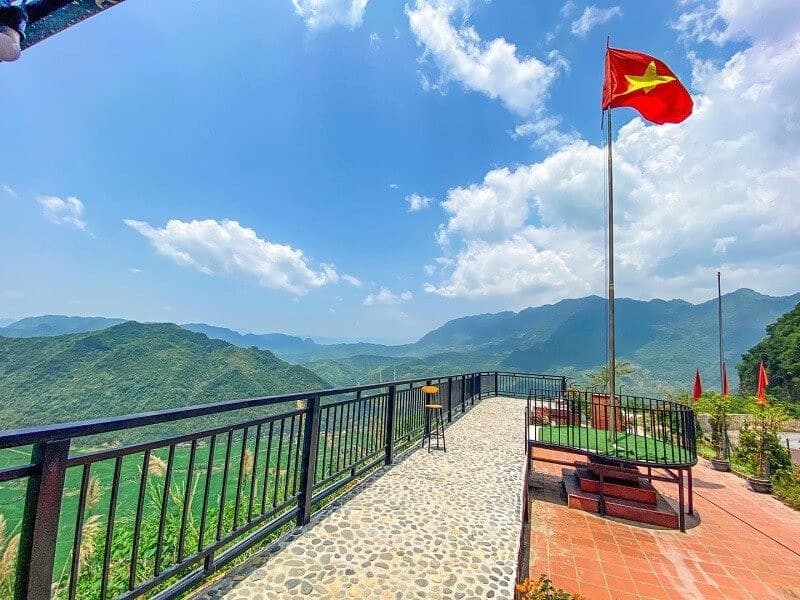 cột cờ mai châu