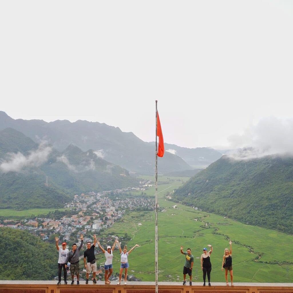 cột cờ mai châu