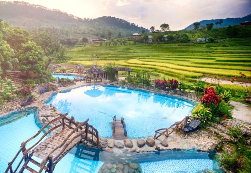 suối khoáng nóng trạm tấu