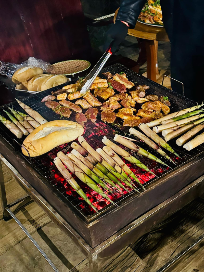 đồi thông eo gió trạm tấu