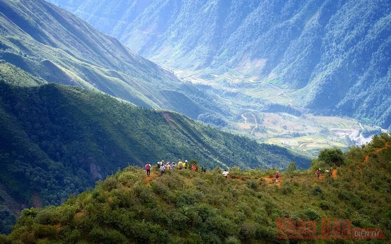 lên đến đỉnh núi tà chì nhù
