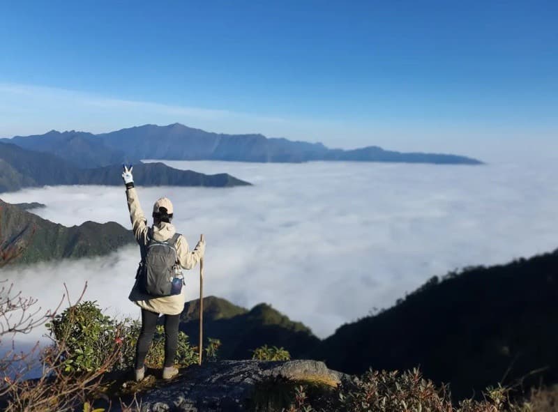 Trekking lên mỏm đá đầu rùa
